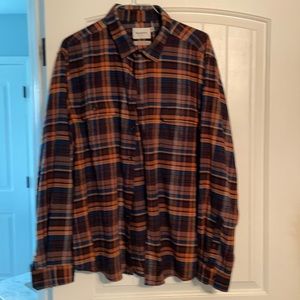 Men’s long sleeved flannel button down shirt